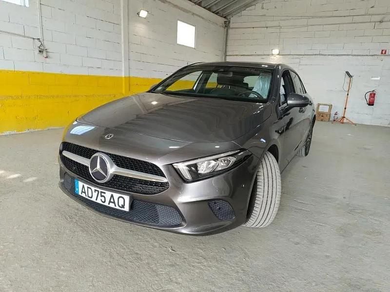 Cinza Usado 2020 Mercedes A250 Style Citadino | € 25.490 (Preço elevado) - Imagem 1/4