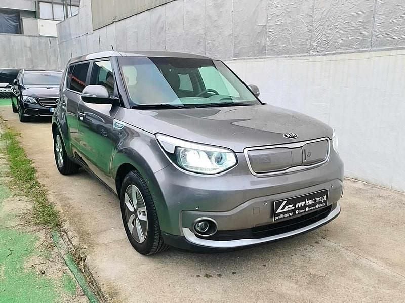 Cinzento Usado 2018 Kia Soul SUV | € 11.600 - Imagem 1/4