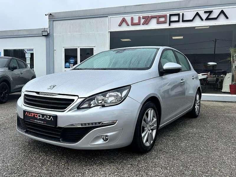 Usado Peugeot 308 Active 120 HP (88 kW) 2015 Cinza
