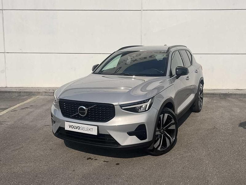 Prateado Usado 2024 Volvo XC40 SUV | € 38.250 (Caro) - Imagem 1/4