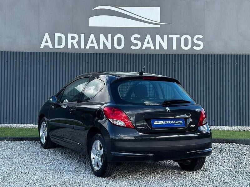 Usado Peugeot 207 Sport 90 HP (66 kW) 2010 Preto