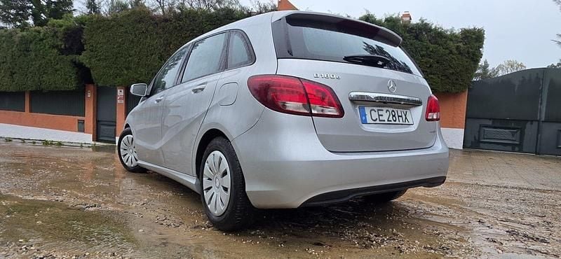 Usado Mercedes B180 Style 109 HP (80 kW) 2016 Cinza Monovolume