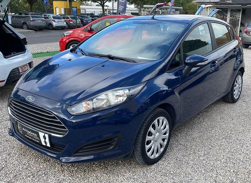Azul Usado 2015 Ford Fiesta Trend Citadino | € 8.450 (Preço justo) - Imagem 1/4