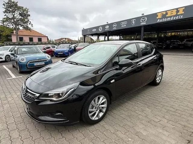 Preto Usado 2019 Opel Astra Business Edition Citadino | € 14.900 (Preço justo) - Imagem 1/4