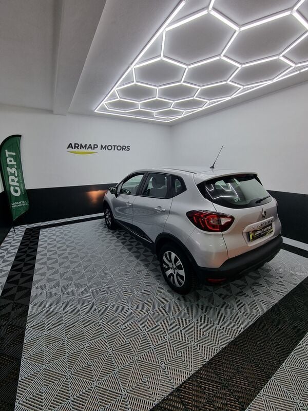 Usado Renault Captur Zen 90 HP (66 kW) 2019 Cinza SUV