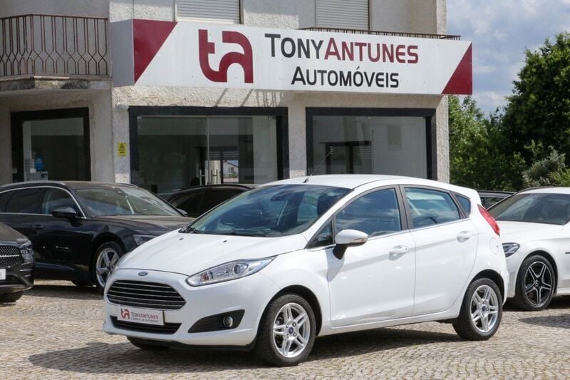 Branco Usado 2014 Ford Fiesta Trend Citadino | € 10.900 (Preço elevado) - Imagem 1/4