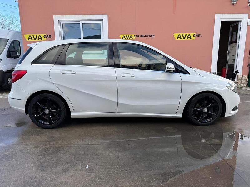 Usado Mercedes B180 109 HP (80 kW) 2012 Branco Monovolume