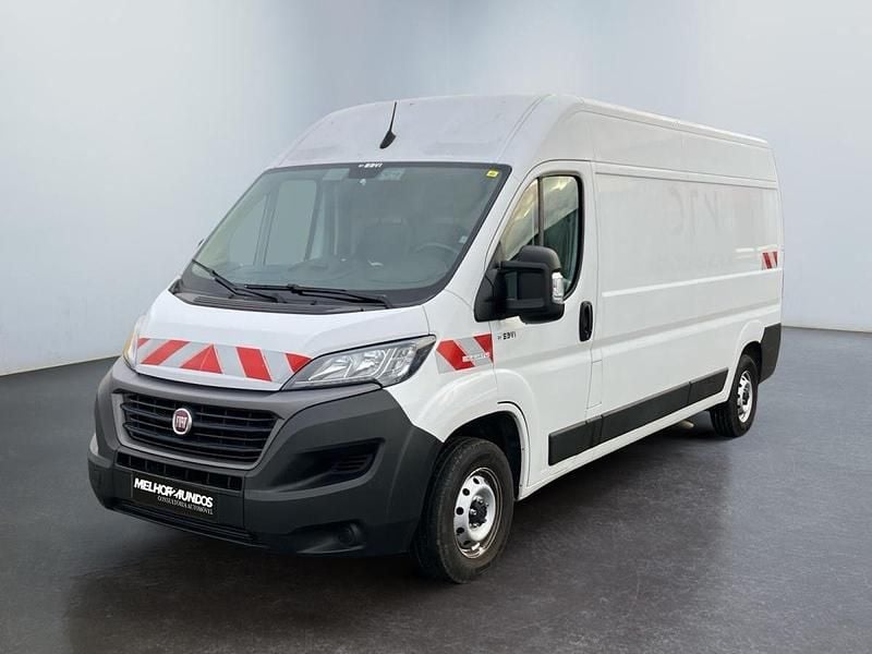 Branco Usado 2021 Fiat Ducato 33 Lounge Van | € 18.990 - Imagem 1/4
