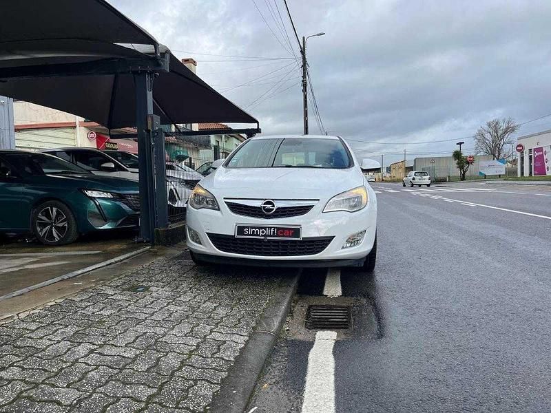 Usado Opel Astra 100 HP (73 kW) 2010 Branco