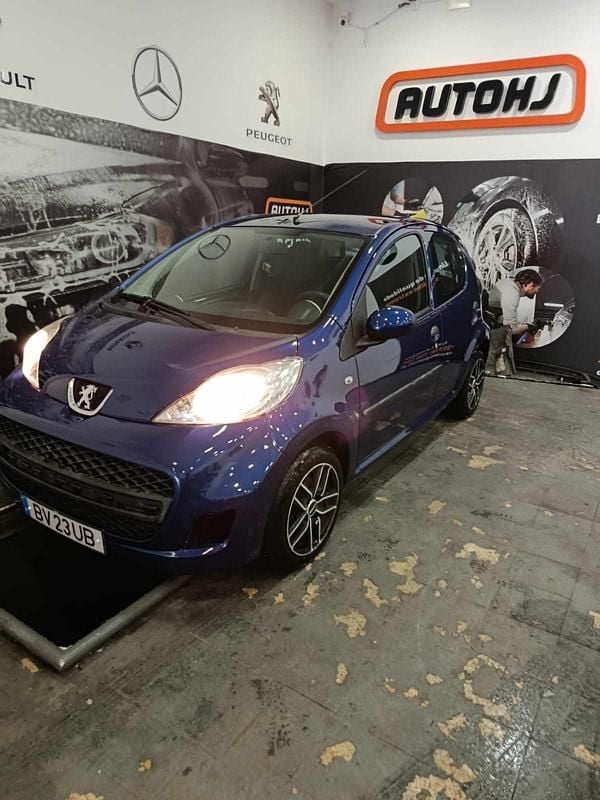 Azul Usado 2010 Peugeot 107 Citadino | € 4.800 (Preço justo) - Imagem 1/4