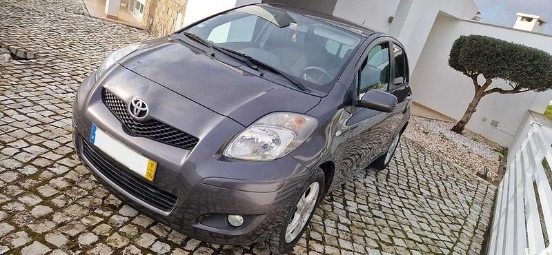 Usado Toyota Yaris 69 HP (50 kW) 2011 Citadino
