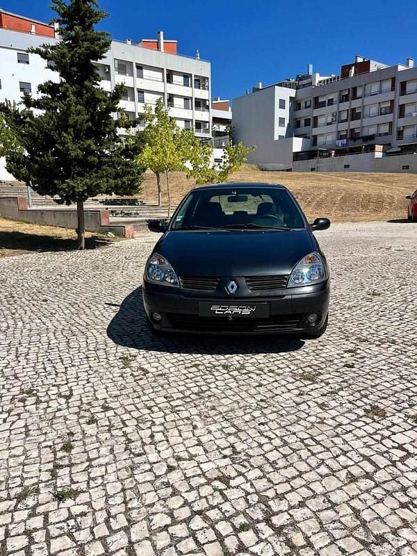 Preto Usado 2005 Renault Clio II Citadino | € 2.500 (Preço justo) - Imagem 1/4
