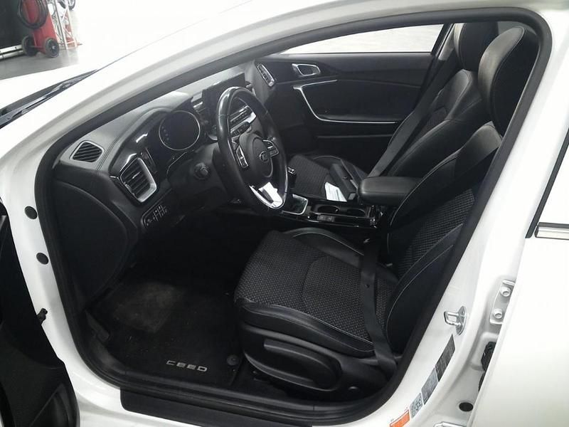 Usado Kia Ceed Sportswagon 136 HP (100 kW) 2020 Branco Carrinha