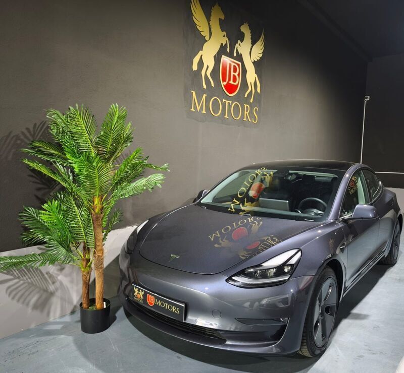Cinza Usado 2021 Tesla Model 3 Long Range Sedan | € 31.900 (Preço justo) - Imagem 1/4