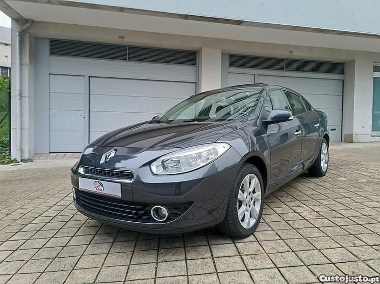 Cinza Usado 2010 Renault Fluence Sedan | € 6.000 - Imagem 1/1
