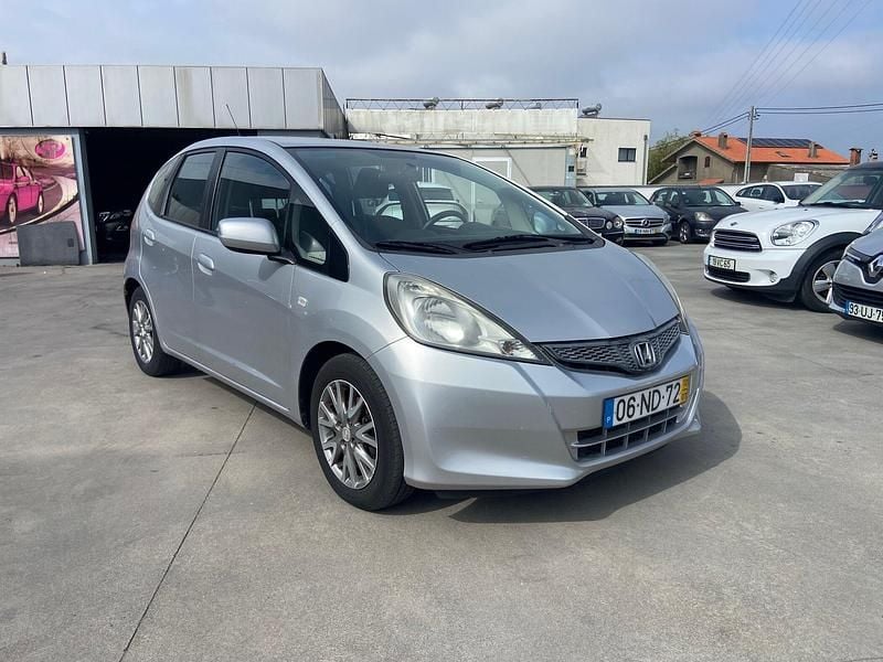 Cinza Usado 2012 Honda Jazz Citadino | € 8.500 (Preço justo) - Imagem 1/4