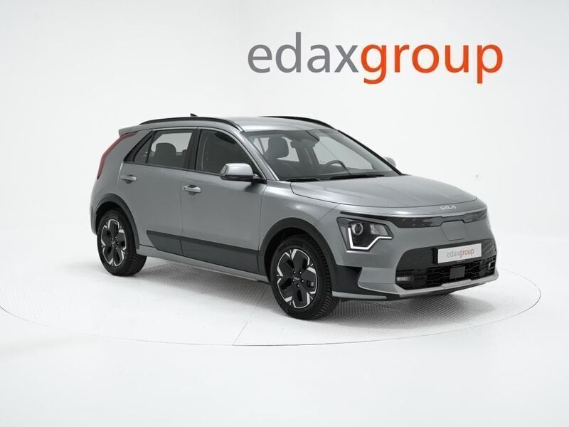 Cinzento Usado 2023 Kia e-Niro SUV | € 33.490 (Preço justo) - Imagem 1/4