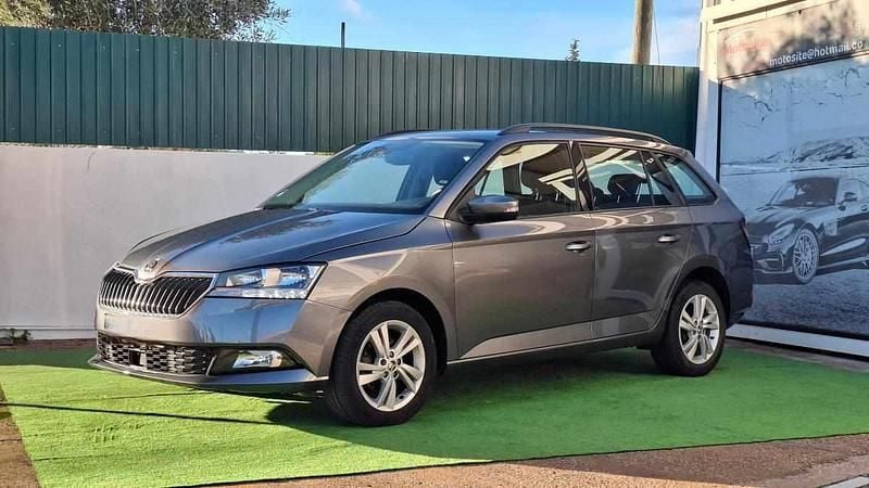 Cinzento Usado 2022 Skoda Fabia Carrinha | € 12.900 (Super Preço) - Imagem 1/4