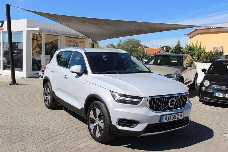 Cinzento Usado 2022 Volvo XC40 SUV | € 28.400 (Bom preço) - Imagem 1/4