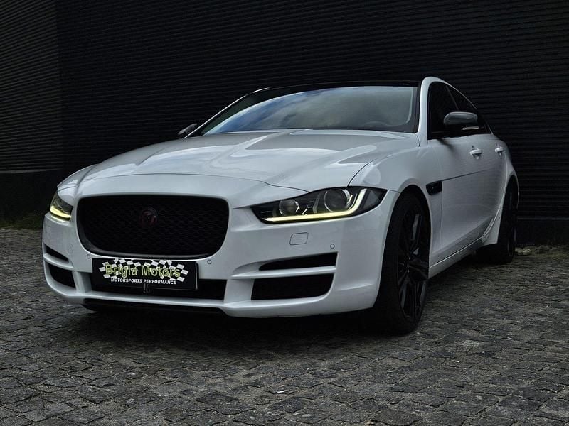 Branco Usado 2016 Jaguar XE R-Sport Sedan | € 15.950 (Bom preço) - Imagem 1/4