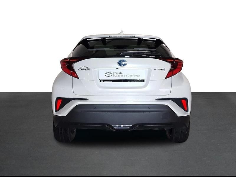 Usado Toyota C-HR Luxury 98 HP (72 kW) 2022 Branco (pintura metalizada especial) SUV