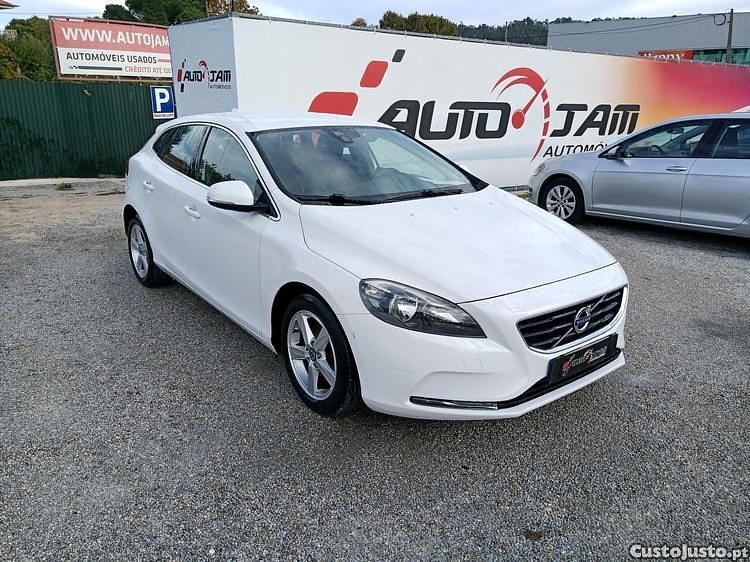 Branco Usado 2014 Volvo V40 Momentum Citadino | € 13.250 - Imagem 1/1