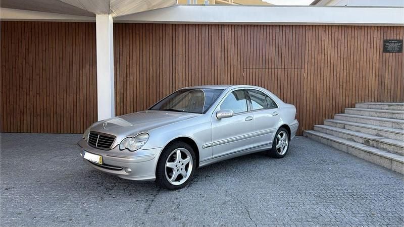 Usado 2001 Mercedes C220 Avantgarde Sedan | € 5.990 (Preço justo) - Imagem 1/4