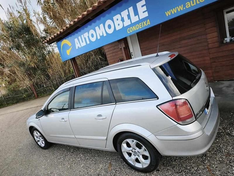 Usado Opel Astra 150 HP (110 kW) 2005 Cinzento