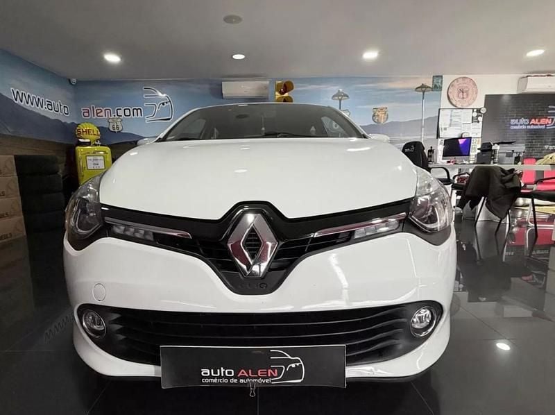 Usado Renault Clio IV 75 HP (55 kW) 2015 Branco