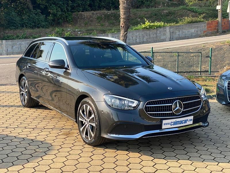 Cinza Usado 2021 Mercedes E300 Avantgarde Carrinha | € 34.900 (Preço justo) - Imagem 1/4