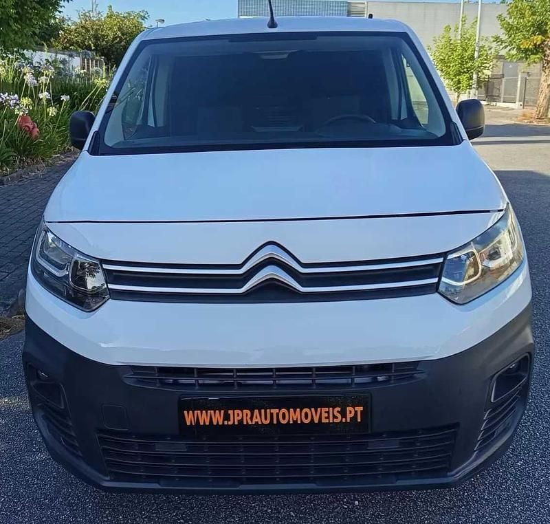 Usado Citroën Berlingo Feel 102 HP (75 kW) 2020 Branco Monovolume