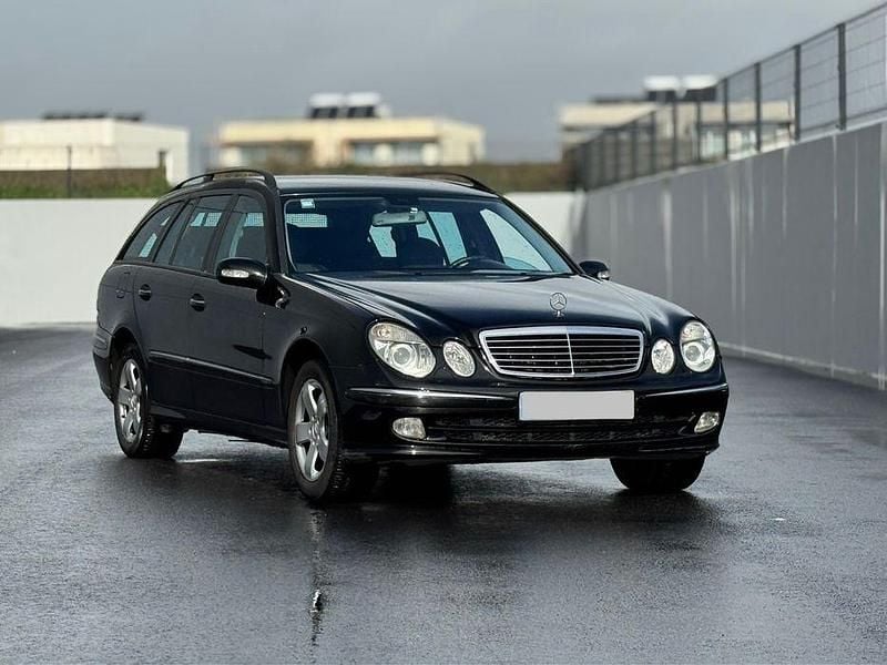 Usado 2004 Mercedes E270 Sedan | € 5.750 (Bom preço) - Imagem 1/4