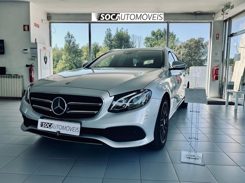 Cinza Usado 2019 Mercedes E220 Carrinha | € 29.690 - Imagem 1/4