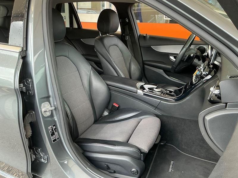 Usado Mercedes C350 Avantgarde 279 HP (205 kW) 2017 Cinza Carrinha