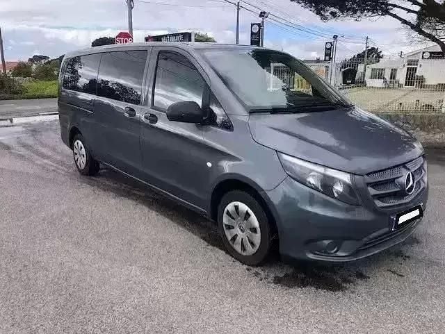 Cinzento Usado 2018 Mercedes Vito Van | € 24.999 - Imagem 1/4