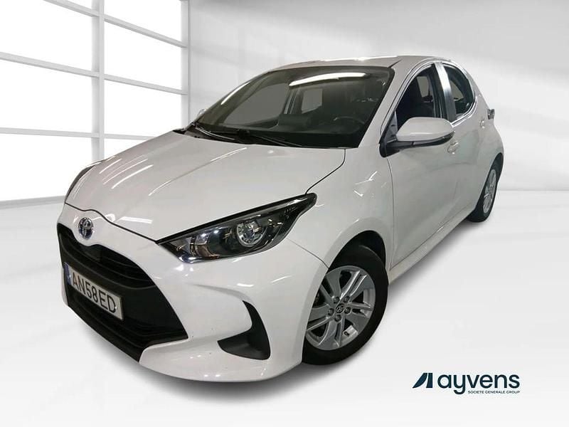 Usado Toyota Yaris Hybrid Comfort 115 HP (84 kW) 2021 Branco