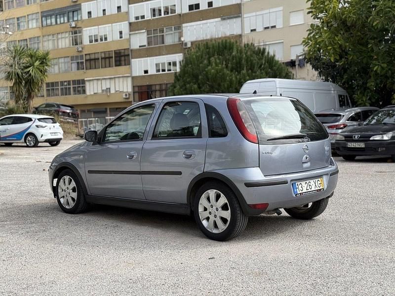 Usado Opel Corsa Enjoy 70 HP (51 kW) 2004 Cinza Citadino