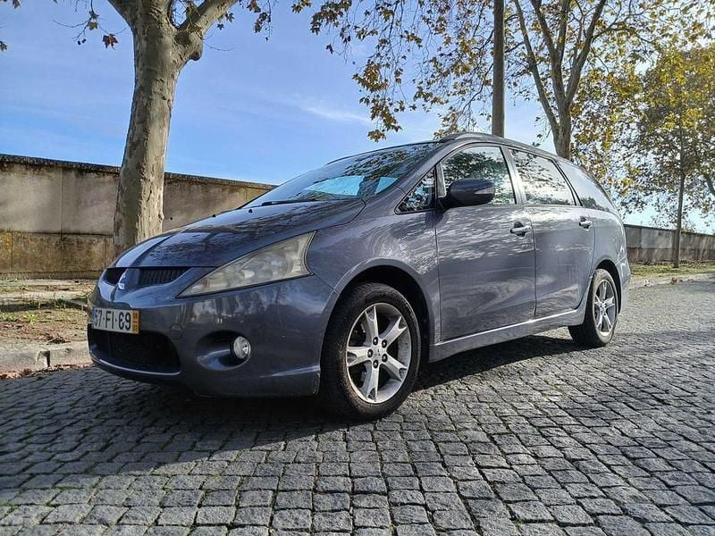 Usado 2008 Mitsubishi Grandis Sedan | € 3.750 - Imagem 1/4