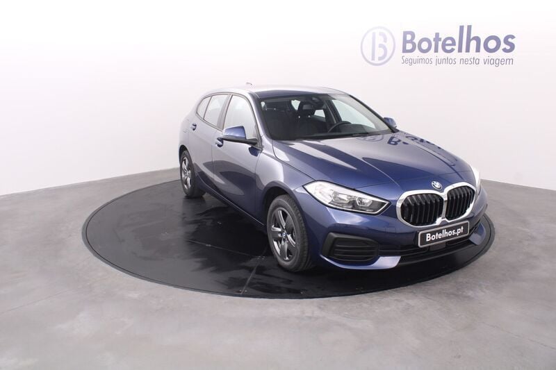 Azul Usado 2023 BMW 116 Advantage Citadino | € 28.900 (Caro) - Imagem 1/4