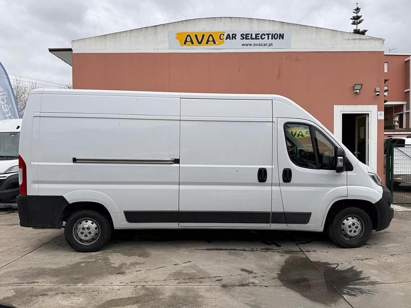 Branco Usado 2023 Citroën Jumper Monovolume | € 23.990 (Preço justo) - Imagem 1/4