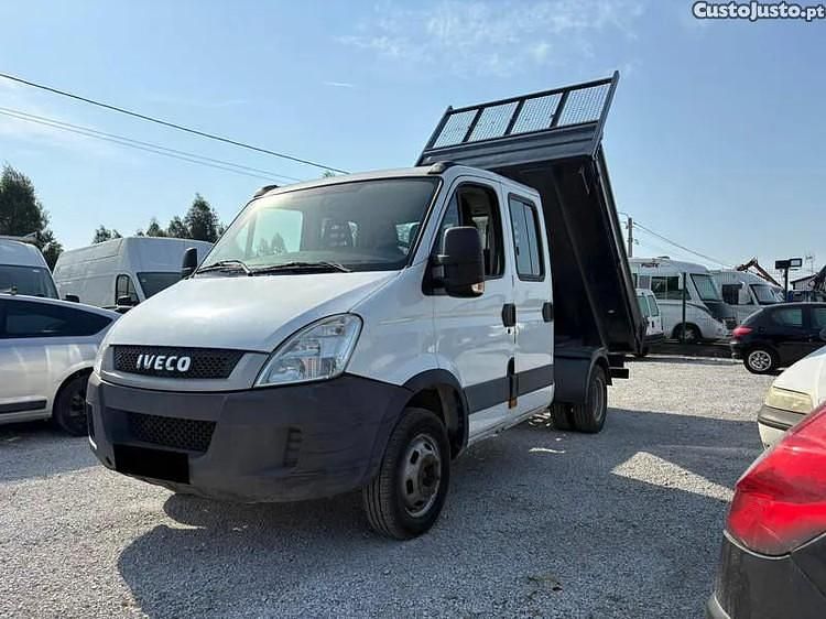 Branco Usado 2011 Iveco Daily Sedan | € 17.500 - Imagem 1/1
