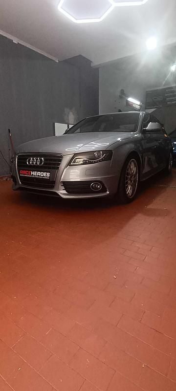 Cinzento Usado 2009 Audi A4 Sedan | € 9.600 (Bom preço) - Imagem 1/4