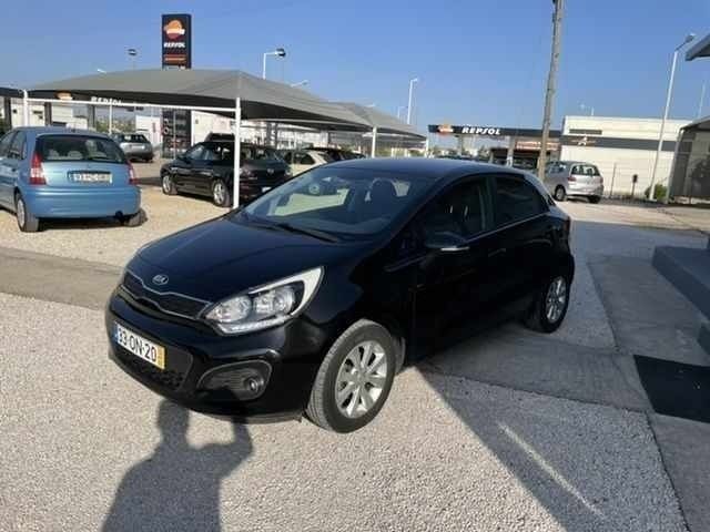 Usado Kia Rio 80 HP (58 kW) 2014 Preto Citadino