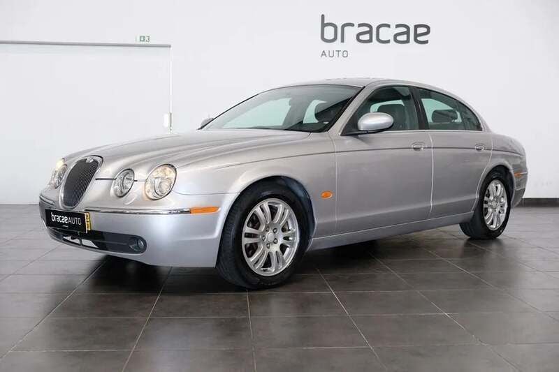 Cinzento Usado 2005 Jaguar S-Type S Sedan | € 9.900 - Imagem 1/4