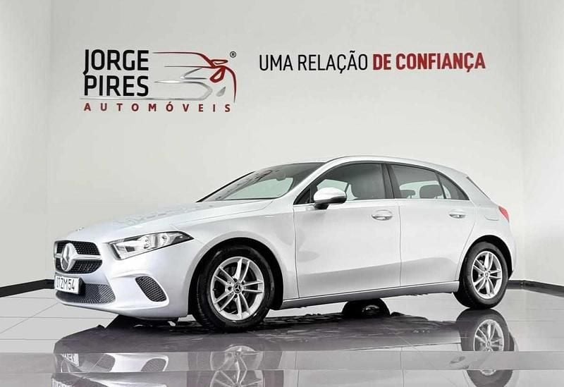 Cinzento Usado 2019 Mercedes A180 Citadino | € 23.490 (Preço justo) - Imagem 1/4