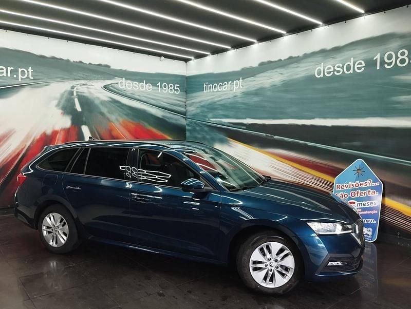 Azul Usado 2021 Skoda Octavia Carrinha | € 19.699 (Preço justo) - Imagem 1/2