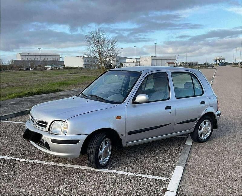 Usado Nissan Micra SE 75 HP (55 kW) 1999 Citadino