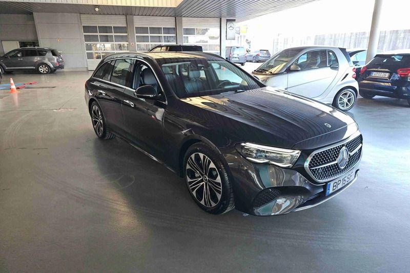 Cinzento Novo 2024 Mercedes E300 Carrinha | € 69.900 (Bom preço) - Imagem 1/4