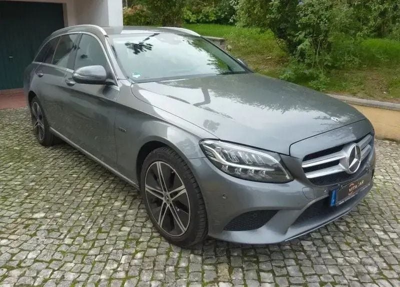 Usado Mercedes C300e Avantgarde 306 HP (225 kW) 2020 Cinzento Carrinha