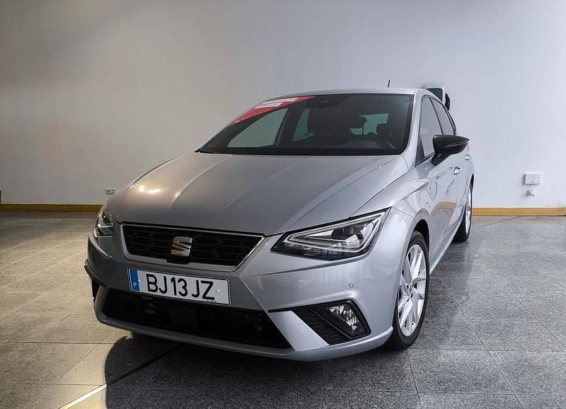 Usado Seat Ibiza 115 HP (84 kW) 2024 Cinzento Citadino
